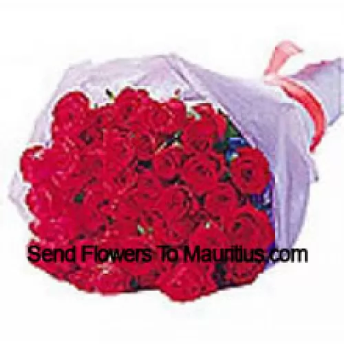 Bellissimo mazzo di 24 rose rosse avvolte splendidamente