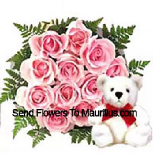 Bouquet aus 12 rosa Rosen mit einem niedlichen Teddybär