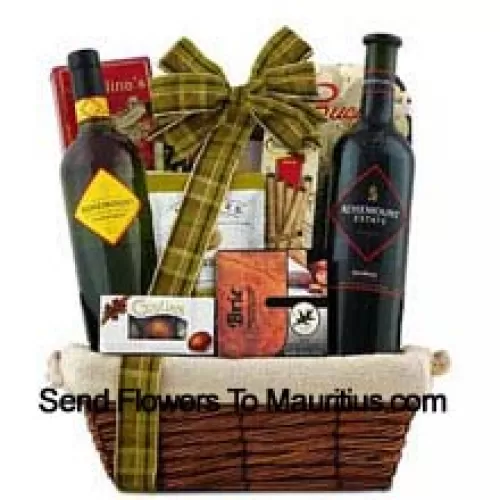 Ova košarica poklona uključuje crveno vino Rosemount Estate Black Diamond Label Shiraz, bijelo vino Rosemount Estate Chardonnay, namaz od brie sira, krekeri s tri papra, čips od maslinovog ulja cucina, čokoladne školjke Guylian Belgian, keksi od slatkog maslaca Angelina's, Dolcetto punjeni vafl rolna i Feridies ekstra veliki gurmanski Virginia kikiriki. (Sadržaj košarice, uključujući vino, može varirati ovisno o godišnjem dobu i lokaciji dostave. U slučaju nedostupnosti određenog proizvoda, zamijenit ćemo ga proizvodom jednake ili veće vrijednosti)